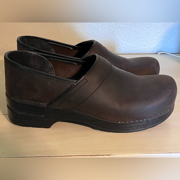 Dansko Shoes - Dansko Women’s Brown Leather Clogs